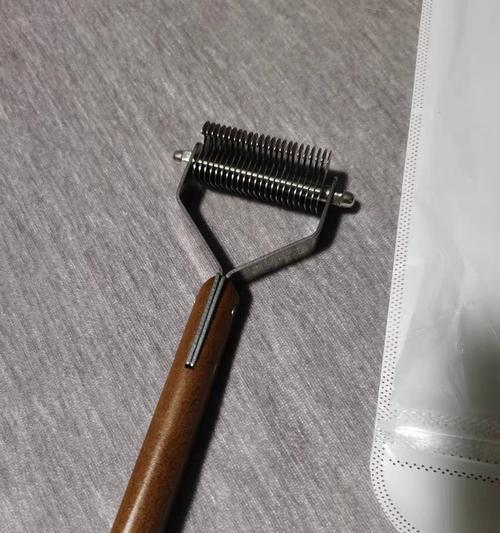 猫咪梳毛的重要性（学会这招，轻松搞定猫咪毛发打结问题）
